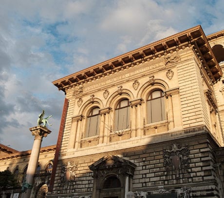 Coucher du soleil sur le Palais de Rumine Lausanne.