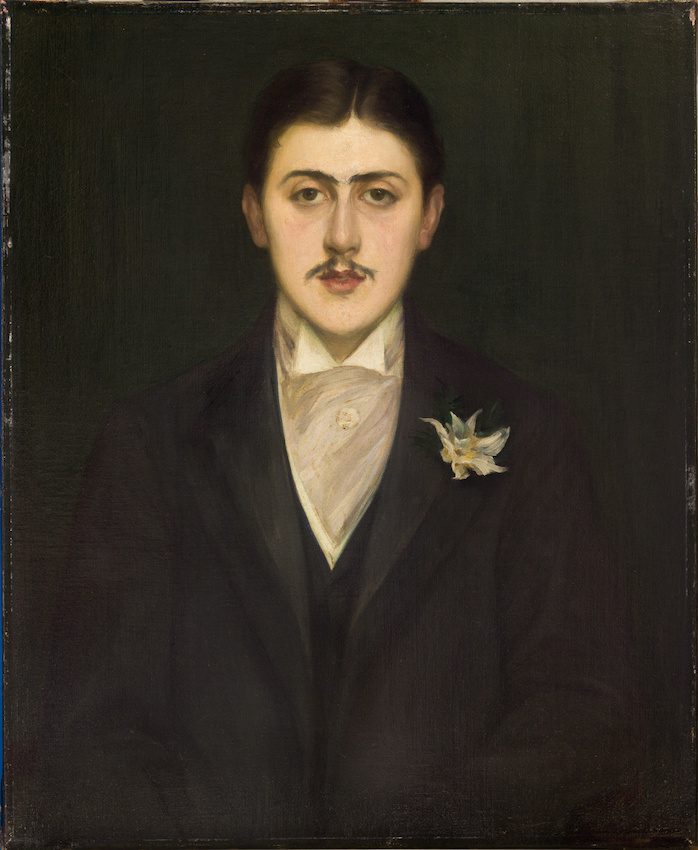 Source : Jacques-Emile Blanche, Portrait de Marcel Proust, en 1892, huile sur toile, H. 73,5 ; L. 60,5 cm., ©Musée d’Orsay, Dist. RMN-Grand Palais/Patrice Schmidt (https://www.musee-orsay.fr/fr/oeuvres/portrait-de-marcel-proust-25604) 