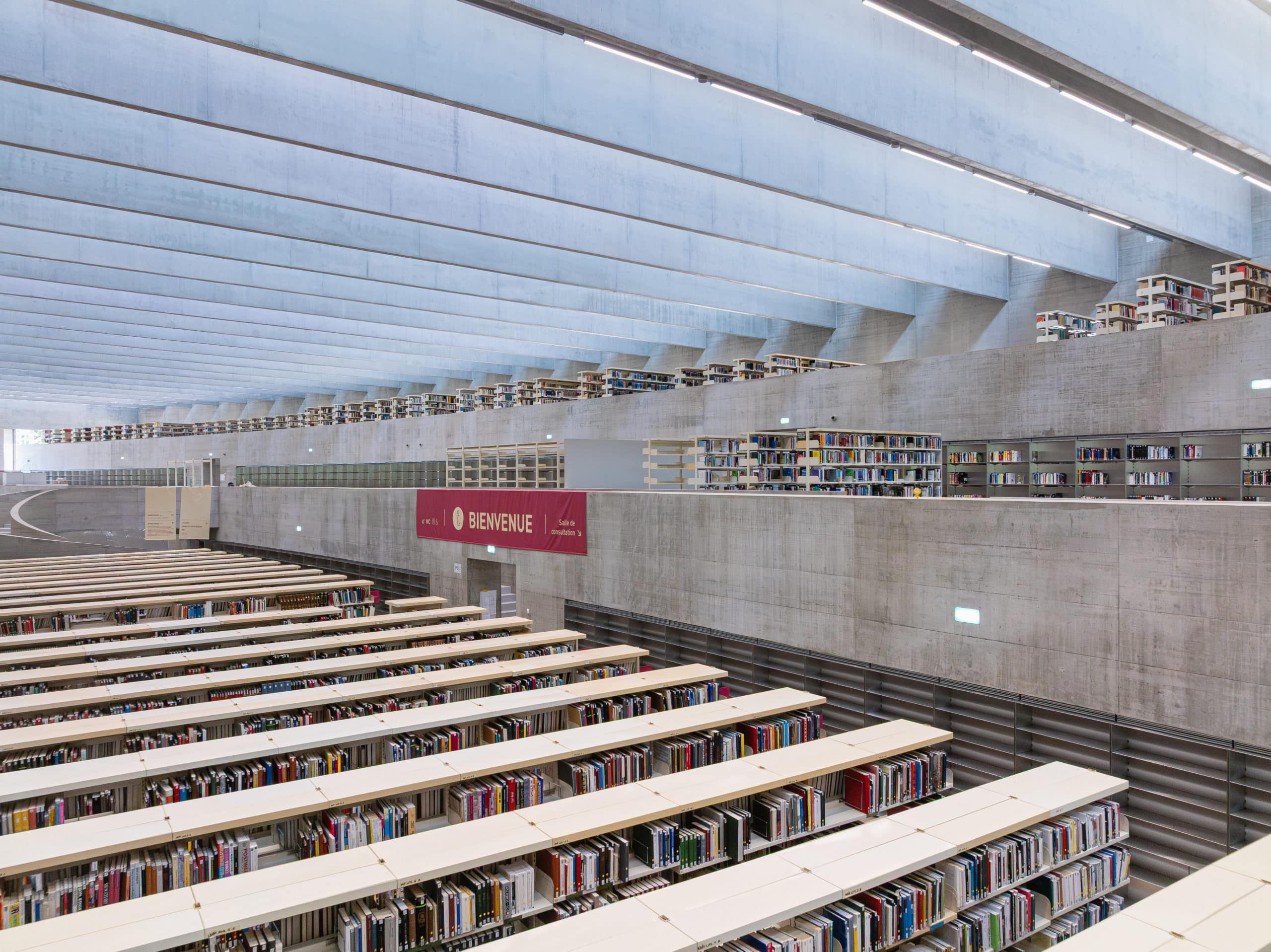 Extension de l’Unitheque demenagement des collections. A quelques jours de l’ouverture de la bibliotheque provisoire. Photographie realisee a l’aide d’un drone.